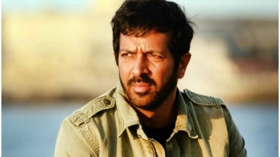 रिपोर्ट्सनुसार, 'एक था टायगर' आणि 'बजरंगी भाईजान'सारखे चित्रपट बनवणाऱ्या कबीर खानची एकूण संपत्ती ४०० कोटी रुपये आहे.