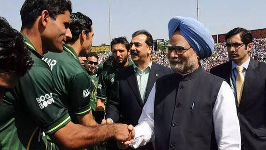 Manmohan Singh : जेव्हा मनमोहन सिंग यांच्या उपस्थितीत पाकिस्तानचा धुव्वा उडाला, सचिननं दिलं होतं खास गिफ्ट, वाचा