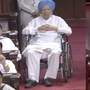 व्हीलचेअरवर बसून मनमोहन सिंह पोहोचले होते संसदेत, मोदींनी केलं होतं तोंडभरून कौतुक! व्हीलचेअरवर बसून मनमोहन सिंह पोहोचले होते संसदेत, मोदींनी केलं होतं तोंडभरून कौतुक!