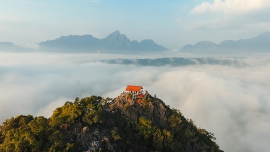 &nbsp;पण कल्पना करा की जर असे एखादे हिल स्टेशन असेल जिथे फक्त हिरव्यागार दऱ्या, वेगाने वाहणाऱ्या नद्या आणि स्वच्छ आकाश असेल तर तुम्ही जाल का? साहजिकच तुमचे उत्तर 'हो' असेल.