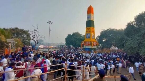 शौर्य दिनानिमित्त कोरेगाव भीमायेथे जमला भीमसागर; विजयस्तंभाला अभिवादन करण्यासाठी लाखो अनुयायींची गर्दी