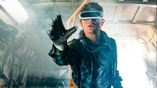 स्टीव्हन स्पीलबर्गचा 'रेडी प्लेयर वन' हा चित्रपट विज्ञानकथा प्रेमींसाठी देखील एक चांगला पर्याय आहे. या चित्रपटाची कथा २०४५मध्ये घडत आहे. स्टीव्हन स्पीलबर्गचा 'रेडी प्लेयर वन' हा चित्रपट विज्ञानकथा प्रेमींसाठी देखील एक चांगला पर्याय आहे. या चित्रपटाची कथा २०४५मध्ये घडत आहे.