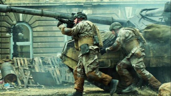 दिग्दर्शक निक मॅथ्यूचा 'स्पेक्ट्रल' हा चित्रपट अतिशय वेगळ्या प्रकारचा सायन्स फिक्शन चित्रपट आहे. या चित्रपटाची कथा स्पेशल ऑप्सभोवती फिरते. दिग्दर्शक निक मॅथ्यूचा 'स्पेक्ट्रल' हा चित्रपट अतिशय वेगळ्या प्रकारचा सायन्स फिक्शन चित्रपट आहे. या चित्रपटाची कथा स्पेशल ऑप्सभोवती फिरते.