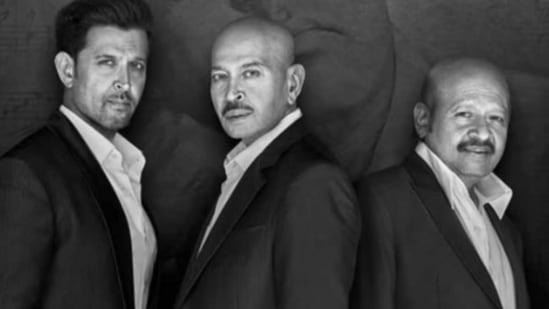 'द रोशन्स' हा माहितीपट नेटफ्लिक्सवर प्रसारित होणार आहे. हा माहितीपट १७ जानेवारीपासून सुरू होणार आहे. या मालिकेत तुम्हाला रोशन कुटुंबाच्या जीवनातील कधीही न ऐकलेल्या गोष्टींबद्दल माहिती मिळेल. 'द रोशन्स' हा माहितीपट नेटफ्लिक्सवर प्रसारित होणार आहे. हा माहितीपट १७ जानेवारीपासून सुरू होणार आहे. या मालिकेत तुम्हाला रोशन कुटुंबाच्या जीवनातील कधीही न ऐकलेल्या गोष्टींबद्दल माहिती मिळेल.