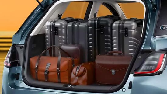 एमजी विंडसर इलेक्ट्रिकच्या एक्सक्लुझिव्ह व्हेरियंटची मागणी जास्त आहे.