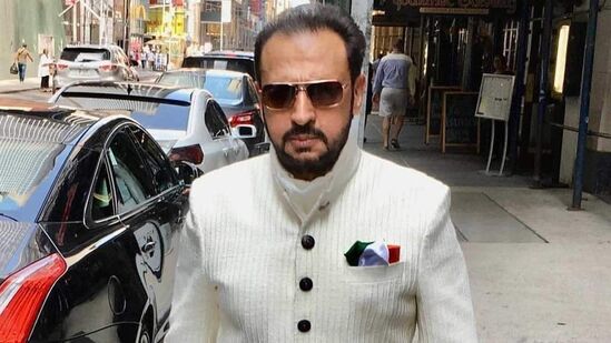 बॉलिवूडचा बॅडमॅन म्हणून प्रसिद्ध असलेला गुलशन ग्रोव्हरही पाकिस्तानातून रावळपिंडीहून भारतात आला होता. १९४७च्या फाळणीनंतर त्यांच्या कुटुंबाने भारतात येण्याचा निर्णय घेतला, त्यानंतर ते येथेच राहिले. बॉलिवूडचा बॅडमॅन म्हणून प्रसिद्ध असलेला गुलशन ग्रोव्हरही पाकिस्तानातून रावळपिंडीहून भारतात आला होता. १९४७च्या फाळणीनंतर त्यांच्या कुटुंबाने भारतात येण्याचा निर्णय घेतला, त्यानंतर ते येथेच राहिले.