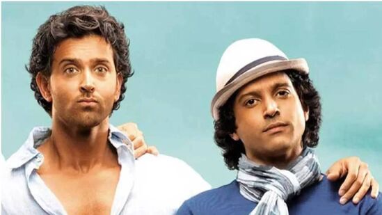 फरहान अख्तर , कोंकणा सेन शर्मा , डिंपल कपाडिया , ऋषी कपूर , हृतिक रोशन यांच्या 'लक बाय चान्स' चित्रपटामध्ये बॉलिवूडमध्ये मोठे होण्यासाठी काय करावे लागते याची झलक पाहायला मिळते. यात एक संघर्षशील अभिनेता विक्रम आहे, जो एका चित्रपटात सुपरस्टारची जागा घेतो आणि रातोरात स्टार बनतो. मात्र, त्याच्या नवीन स्टारडमचा त्याच्या नात्यावर परिणाम होतो. फरहान अख्तर , कोंकणा सेन शर्मा , डिंपल कपाडिया , ऋषी कपूर , हृतिक रोशन यांच्या 'लक बाय चान्स' चित्रपटामध्ये बॉलिवूडमध्ये मोठे होण्यासाठी काय करावे लागते याची झलक पाहायला मिळते. यात एक संघर्षशील अभिनेता विक्रम आहे, जो एका चित्रपटात सुपरस्टारची जागा घेतो आणि रातोरात स्टार बनतो. मात्र, त्याच्या नवीन स्टारडमचा त्याच्या नात्यावर परिणाम होतो.