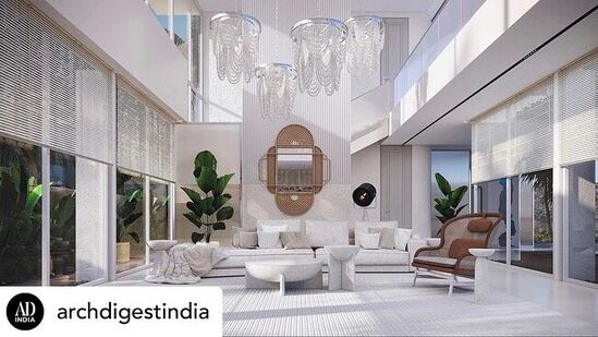 कोहलीच्या नव्या बंगल्यात स्विमिंग आणि जिमही आहे. दरम्यान, नुकताच ऑस्ट्रेलिया दौऱ्याहून परतला आहे.&nbsp;