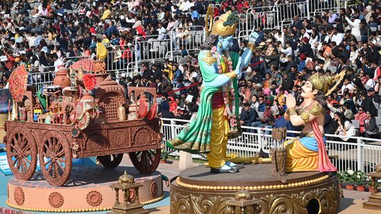 हरयाणाच्या चित्ररथात भगवद्गीतेचे प्रदर्शन करण्यात आले. युद्धभूमीवर श्रीकृष्ण अर्जुनाला उपदेश करत असल्याचे दाखवण्यात आले आहे.