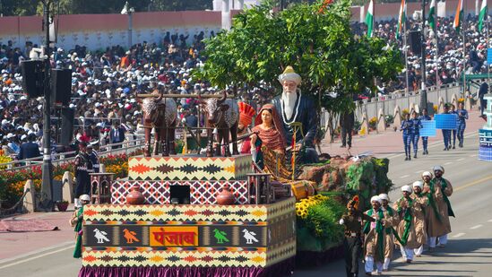पंजाबचा चित्ररथ 'पंजाब ही ज्ञान आणि बुद्धिमत्तेची भूमी आहे' या थीमवर आधारित होती.