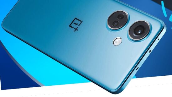 वनप्लस नॉर्ड सीई ३: वनप्लस नॉर्ड सीई ३ मध्ये ६.७-इंचाचा फुल एचडी+ एमोलेड डिस्प्ले आहे ज्याचे रिझोल्यूशन २४१२ x १०८० पिक्सेल आहे आणि त्याचा रिफ्रेश रेट १२०Hz पर्यंत आहे. २५ हजारांपेक्षा कमी किंमतीतील फोन खरेदी करण्याचा विचार करणाऱ्या ग्राहकांसाठी चांगला पर्याय आहे. वनप्लस नॉर्ड सीई ३: वनप्लस नॉर्ड सीई ३ मध्ये ६.७-इंचाचा फुल एचडी+ एमोलेड डिस्प्ले आहे ज्याचे रिझोल्यूशन २४१२ x १०८० पिक्सेल आहे आणि त्याचा रिफ्रेश रेट १२०Hz पर्यंत आहे. २५ हजारांपेक्षा कमी किंमतीतील फोन खरेदी करण्याचा विचार करणाऱ्या ग्राहकांसाठी चांगला पर्याय आहे.