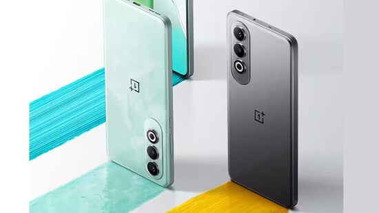 वनल्पस नॉर्ड सीई ४: वनल्पस नॉर्ड सीई ४ मध्ये ८ जीबी रॅम आणि २५६ जीबीपर्यंत स्टोरेज ३.१ स्टोरेज मिळते. फोटोग्राफीसाठी ड्युअल रियर कॅमेरा सेटअप आहे, ज्यामध्ये ५० मेगापिक्सलचा कॅमेरा मिळतो. सेल्फी आणि व्हिडिओ कॉलिंगसाठी फोनमध्ये १६ मेगापिक्सलचा कॅमेरा मिळतो. वनल्पस नॉर्ड सीई ४: वनल्पस नॉर्ड सीई ४ मध्ये ८ जीबी रॅम आणि २५६ जीबीपर्यंत स्टोरेज ३.१ स्टोरेज मिळते. फोटोग्राफीसाठी ड्युअल रियर कॅमेरा सेटअप आहे, ज्यामध्ये ५० मेगापिक्सलचा कॅमेरा मिळतो. सेल्फी आणि व्हिडिओ कॉलिंगसाठी फोनमध्ये १६ मेगापिक्सलचा कॅमेरा मिळतो.