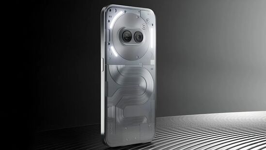 नथिंग फोन २ए प्लस: नथिंग फोन २ए प्लसमध्ये ६.७ इंचाचा फुल एचडी+ एमोलेड डिस्प्ले आहे. यात माली-जी६१० एमसी४ जीपीयूसह ऑक्टा-कोर ४ एनएम मीडियाटेक डायमेन्सिटी ७३५० प्रो ५जी प्रोसेसर आहे. नथिंग फोन (२ए) प्लस अमेझॉनवरून २३,७८६ रुपयांना खरेदी करता येईल. कंपनी नवीन फोनसाठी ३ वर्षांचे अँड्रॉइड अपडेट्स आणि ४ वर्षांचे सुरक्षा पॅच देण्याचे आश्वासन देते. यात १२ जीबी पर्यंत रॅम आणि २५६ जीबी पर्यंत इनबिल्ट स्टोरेज असू शकते. नथिंग फोन २ए प्लस: नथिंग फोन २ए प्लसमध्ये ६.७ इंचाचा फुल एचडी+ एमोलेड डिस्प्ले आहे. यात माली-जी६१० एमसी४ जीपीयूसह ऑक्टा-कोर ४ एनएम मीडियाटेक डायमेन्सिटी ७३५० प्रो ५जी प्रोसेसर आहे. नथिंग फोन (२ए) प्लस अमेझॉनवरून २३,७८६ रुपयांना खरेदी करता येईल. कंपनी नवीन फोनसाठी ३ वर्षांचे अँड्रॉइड अपडेट्स आणि ४ वर्षांचे सुरक्षा पॅच देण्याचे आश्वासन देते. यात १२ जीबी पर्यंत रॅम आणि २५६ जीबी पर्यंत इनबिल्ट स्टोरेज असू शकते.