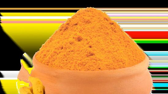 पाण्यात हळद घालून आंघोळ करा -&nbsp;गुरुवारी आंघोळ करताना पाण्यात हळद घालून आंघोळ करावी. त्याला गुरु महाराजांचा आशीर्वाद मिळेल आणि संपत्ती, मुले, शिक्षण आणि विवाहाशी संबंधित समस्या कमी होतील.