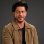 बॉलिवूडचा किंग खान शाहरुख खानचे नाव इंडस्ट्रीतील टॉप कलाकारांमध्ये घेतले जाते. आज आम्ही तुम्हाला किंग खानच्या त्या चित्रपटांची नावे सांगत आहोत, ज्यात त्याने एकही रुपया न घेता फुकटात काम केले आहे. <p>बॉलिवूडचा किंग खान शाहरुख खानचे नाव इंडस्ट्रीतील टॉप कलाकारांमध्ये घेतले जाते. आज आम्ही तुम्हाला किंग खानच्या त्या चित्रपटांची नावे सांगत आहोत, ज्यात त्याने एकही रुपया न घेता फुकटात काम केले आहे.</p>