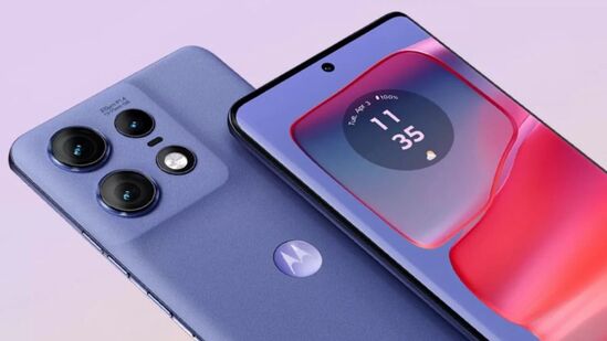 मोटोरोला एज ५० प्रो 5G: मोटोरोला डिव्हाइसमध्ये ५० मेगापिक्सेलचा सेल्फी कॅमेरा आणि मागील पॅनलवर ५० मेगापिक्सेलचा ट्रिपल कॅमेरा सेटअप आहे. ग्राहक हा फोन २९ हजार २०० रुपयांना ऑर्डर करू शकतात. <p><strong>मोटोरोला एज ५० प्रो 5G: </strong>मोटोरोला डिव्हाइसमध्ये ५० मेगापिक्सेलचा सेल्फी कॅमेरा आणि मागील पॅनलवर ५० मेगापिक्सेलचा ट्रिपल कॅमेरा सेटअप आहे. ग्राहक हा फोन २९ हजार २०० रुपयांना ऑर्डर करू शकतात.</p>