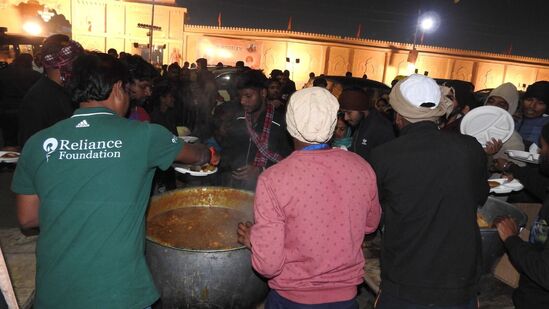 कुंभमेळ्यात यात्रेकरूंच्या मदतीसाठी रिलायन्सतर्फे 'तीर्थ यात्री सेवा'
