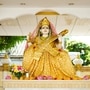 <p>कला, विद्या आणि बुद्धीची देवता सरस्वती देवीचा आशीर्वाद ज्या व्यक्तीला लाभतो, तो आपल्या मनाच्या सामर्थ्याने देवी लक्ष्मीला प्रसन्न करू शकतो. आई शारदाच्या उपासनेमुळे अभ्यासात लक्ष केंद्रित होण्यास मदत होते. वसंत पंचमी अर्थात सरस्वती पूजा हा सण विद्यार्थी, शिक्षक आणि शिक्षणाशी संबंधित संस्थांसाठी खूप खास असतो. रविवार २ फेब्रुवारी २०२५ रोजी वसंत पंचमी आहे.</p>