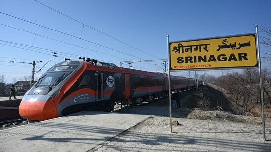 लॉग इन करण्याची सोयवापरकर्त्याचा अनुभव सुधारण्यासाठी अनेक लॉगिन पर्याय प्रदान करण्यात आले आहेत. एकदा लॉग इन केल्यानंतर, एम-पिन किंवा बायोमेट्रिक वापरून अ‍ॅपमध्ये प्रवेश करता येणार आहे.&nbsp;