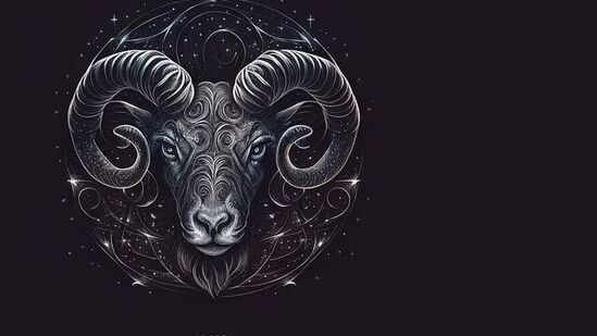 मेष -&nbsp;गुरूच्या नक्षत्रात शनीच्या राशीचा हा बदल मेष राशीच्या लोकांसाठी फायदेशीर मानला जातो. शनी अकराव्या घरात गोचर करणार आहे. वर्षानुवर्षे प्रलंबित असलेले तुमचे काम पूर्ण होऊ शकते. तुम्ही मित्रांना भेटू शकता. संपत्तीत वाढ होण्याची शक्यता देखील आहे. मालमत्ता किंवा वाहन खरेदी करण्याची शक्यता आहे.&nbsp;