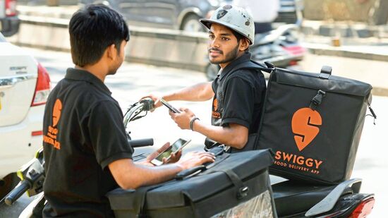Swiggy Q3 Results : झोमॅटोला टक्कर देऊ पाहणाऱ्या स्विगीला झटका! तोटा वाढून पोहोचला ८०० कोटींवर