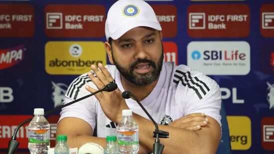 Rohit Sharma : निवृत्तीच्या प्रश्नावर रोहित शर्मा संतापला, पत्रकार परिषदेत काय दिलं उत्तर? वाचा