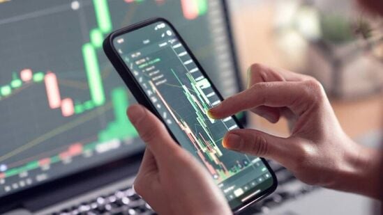 Stocks To Watch : आरबीआयचं पतधोरण उद्या जाहीर होणार; कोणते स्टॉक्स ठरू शकतात फायदेशीर