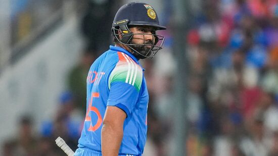 Rohit Sharma : कसोटी, रणजीनंतर, इंग्लंडविरुद्धच्या वनडेतही रोहित शर्मा फ्लॉप, नवख्या गोलंदाजाला दिली विकेट