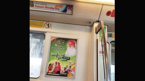 दिल्ली मेट्रोमध्ये बलात्कार प्रकरणातील गुन्हेगार आसाराम बापूच्या जाहिराती; लोक भडकले!