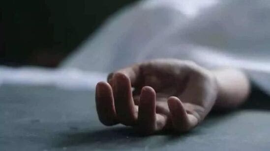मुंबईतील माहीम येथील तरुणीची गळफास लावून आत्महत्या