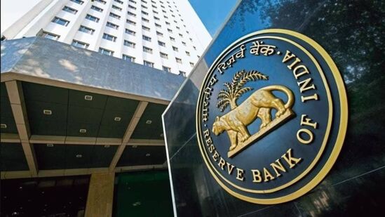 Explainer : आरबीआयच्या व्याजदर कपातीचा छोट्या कर्जदारांना कसा होणार फायदा? जाणून घ्या!