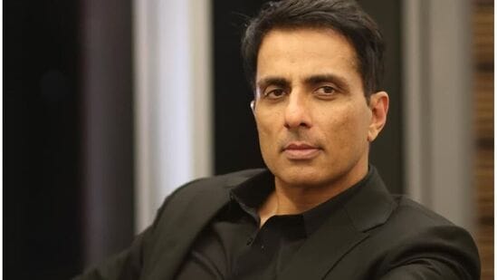 सोनू सूद विरोधात कोर्टाने जारी केलं अटक वॉरंट! अडचणी वाढल्या, काय आहे नेमकं प्रकरण? वाचा