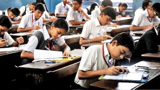 पुण्यात दहावी, बारावी परीक्षेदरम्यान परीक्षा हॉलमध्ये पाण्याची बॉटल नेन्यास परवानगी, जीबीएसमुळे राज्य मंडळाचा निर्णय