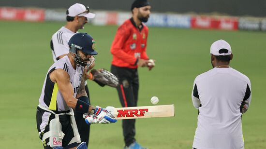 Virat Kohli : विराट कोहली किती फिट, कटक वनडेत खेळणार का? बॅटिंग कोचनं दिली सगळी उत्तरं, पाहा