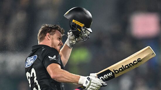 PAK vs NZ : लाहोरमध्ये ग्लेन फिलिप्सचं वादळ, शाहीन-नसीम शाहची धुलाई, न्यूझीलंडनं उभारला धावांचा डोंगर