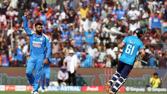 Ind Vs Eng : आधी नो बॉल आणि फ्री हिट... मग मिस्ट्री स्पिनरनं दाखवली जादू, वरुण चक्रवर्तीनं केली फिल सॉल्टची शिकार
