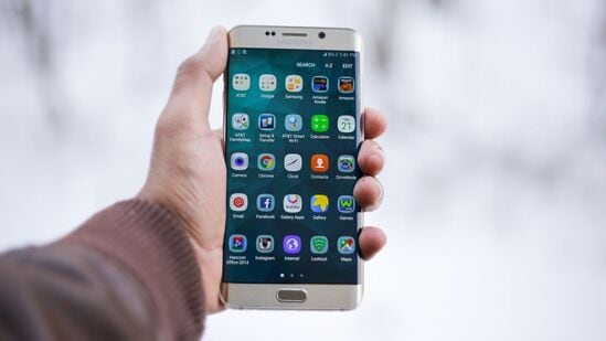 १० हजारांपेक्षा कमी किंमतीत मिळतायेत 'हे' 5G फोन