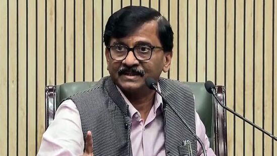दिल्ली विधानसभेत काँग्रेस, आपकडून नेमकं कुठं झाली चूक? संजय राऊत काय म्हणाले?