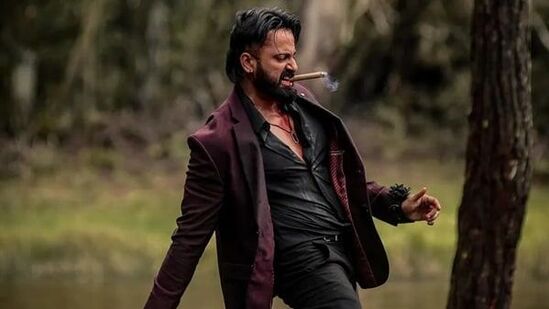 'मार्को' हा एक मल्याळम चित्रपट आहे. ही एका गुंडाची कथा आहे, जो आपल्या भावाच्या हत्येचा बदला घेण्यासाठी धोकादायक मार्ग निवडतो. या चित्रपटात मार्कोची भूमिका उन्नी मुकुंदन यांनी साकारली होती. हा चित्रपट १४ फेब्रुवारी रोजी सोनी लिव्हवर प्रसारित होत आहे.