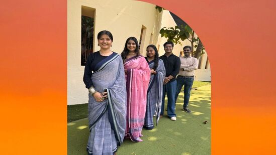 विदर्भातील धापेवाडा येथील ‘सिंगल-कॉटन पट्टी किनार' साड्यांचा वारसा जतन करण्यासाठी NIFTचा पुढाकार