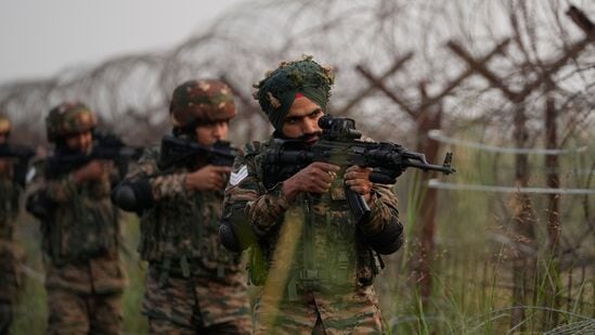 भारत पाकिस्तान सीमेवर तणाव! पाकिस्तानने शस्त्रसंधी तोडली, भारतीय लष्करानं चोख उत्तर देत शत्रूचं कंबरड मोडलं 