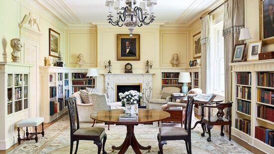 दुसऱ्या महायुद्धादरम्यान खरेदी : दुसऱ्या महायुद्धादरम्यान अमेरिकन सरकारने ब्लेअर हाऊस खरेदी केले होते. तेव्हापासून ते राष्ट्रपतींचे अतिथीगृह म्हणून कार्यरत आहे. त्याच्या देखरेखीची जबाबदारी परराष्ट्र मंत्रालयाची आहे. येथे राहणाऱ्यांमध्ये राष्ट्रप्रमुख, राजदूत आणि इतर मान्यवरांचा समावेश आहे. दुसऱ्या महायुद्धादरम्यान खरेदी : दुसऱ्या महायुद्धादरम्यान अमेरिकन सरकारने ब्लेअर हाऊस खरेदी केले होते. तेव्हापासून ते राष्ट्रपतींचे अतिथीगृह म्हणून कार्यरत आहे. त्याच्या देखरेखीची जबाबदारी परराष्ट्र मंत्रालयाची आहे. येथे राहणाऱ्यांमध्ये राष्ट्रप्रमुख, राजदूत आणि इतर मान्यवरांचा समावेश आहे.