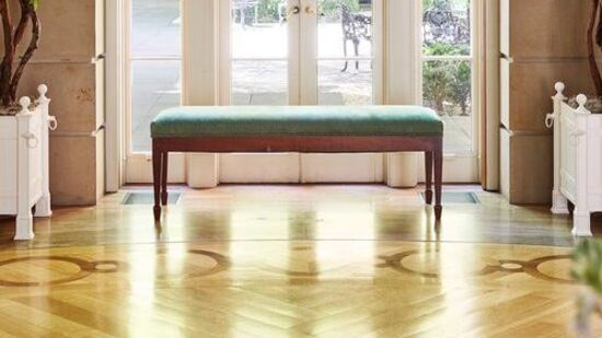 ब्लेअर हाऊस कुठे आहे? : ब्लेअर हाऊसचा पत्ता देखील जगभरात प्रसिद्ध आहे. हे १६५१ पेनसिल्व्हेनिया अव्हेन्यू येथे, यूएस व्हाईट हाऊसच्या अगदी समोर आहे. हे अमेरिकन हिताचे प्रतीक मानले जाते. या बंगल्याचे बांधकाम हे १८२४ मध्ये पूर्ण झाले आणि १८३७ पासून ते अमेरिकन राजकारणाचे एक प्रमुख केंद्र राहिले आहे. ब्लेअर हाऊस कुठे आहे? : ब्लेअर हाऊसचा पत्ता देखील जगभरात प्रसिद्ध आहे. हे १६५१ पेनसिल्व्हेनिया अव्हेन्यू येथे, यूएस व्हाईट हाऊसच्या अगदी समोर आहे. हे अमेरिकन हिताचे प्रतीक मानले जाते. या बंगल्याचे बांधकाम हे १८२४ मध्ये पूर्ण झाले आणि १८३७ पासून ते अमेरिकन राजकारणाचे एक प्रमुख केंद्र राहिले आहे. 