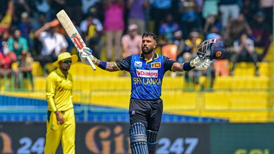 SL vs AUS : कुसल मेंडिसचं शानदार  शतक, कोलंबो वनडेत ऑस्ट्रेलियन गोलंदाजांची धुलाई