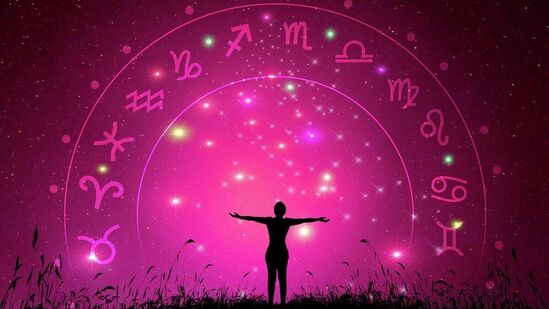 Today Horoscope 14 February 2025 In Marathi : आज अतिगंड योग आणि तैतिल करण राहील. आज माघ कृष्ण द्वितीया तिथी असून, शुक्रवार आणि प्रेमाचा दिवस व्हॅलेंटाईन डे आहे. चंद्र सिंह राशीतून भ्रमण करत आहे. योग-संयोगात कसा जाईल आजचा दिवस! वाचा थोडक्यात राशीभविष्य!