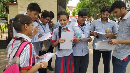 सीबीएसई बोर्डाच्या दहावी, बारावी परिक्षेला आजपासून सुरुवात