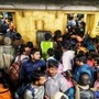 नवी दिल्ली रेल्वे स्थानकावर भीषण दुर्घटना! चेंगराचेंगरीत १८ जणांचा मृत्यू, अनेक प्रवासी जखमी नवी दिल्ली रेल्वे स्थानकावर भीषण दुर्घटना! चेंगराचेंगरीत १८ जणांचा मृत्यू, अनेक प्रवासी जखमी