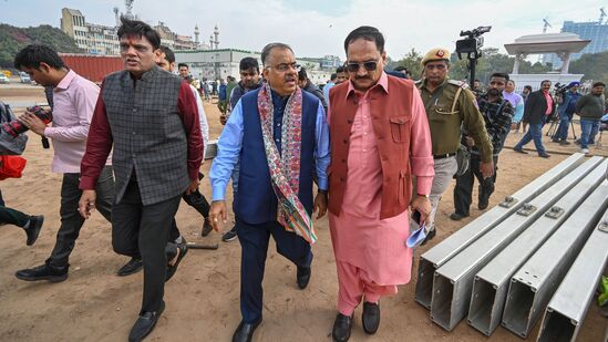 दिल्लीचा मुख्यमंत्री आज ठरणार! उद्या रामलीला मैदानावर होणार शाही शपथविधी सोहळा दिल्लीचा मुख्यमंत्री आज ठरणार! उद्या रामलीला मैदानावर होणार शाही शपथविधी सोहळा