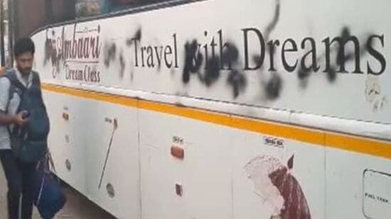 महाराष्ट्राच्या बसेसवर कर्नाटकमध्ये काळे फासले