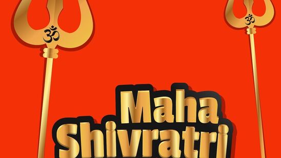 त्रिशूल हे भगवान शिवाचे शस्त्र आहे - त्रिशूल: शिवाच्या हातात नेहमीच शस्त्र म्हणून त्रिशूळ असते. असे मानले जाते की त्रिशूल हे एक शस्त्र आहे जे दैवी, शारीरिक आणि भौतिक त्रासांचा नाश करते. भगवान शिवाच्या त्रिशूलात राजसिक, सात्विक आणि तामसी हे तिन्ही गुण आहेत. त्रिशूल हे भगवान शिवाचे शस्त्र आहे - त्रिशूल: शिवाच्या हातात नेहमीच शस्त्र म्हणून त्रिशूळ असते. असे मानले जाते की त्रिशूल हे एक शस्त्र आहे जे दैवी, शारीरिक आणि भौतिक त्रासांचा नाश करते. भगवान शिवाच्या त्रिशूलात राजसिक, सात्विक आणि तामसी हे तिन्ही गुण आहेत.